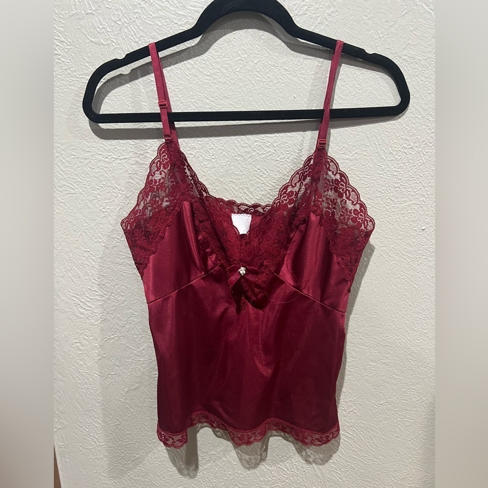 Elegant Lace Trim Burgundy Camisole Vintage Romantic Cami EUC Nylon Adjustable